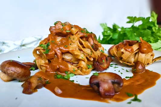 Pilz-Tagliatelle mit cravy foods Rotweinsauce